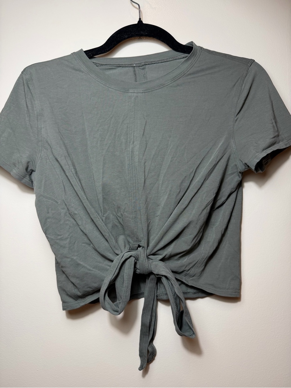 Lululemon Women’s Olive Green Crew Neck Short Sleeve Tie Front Cropped T-Shirt